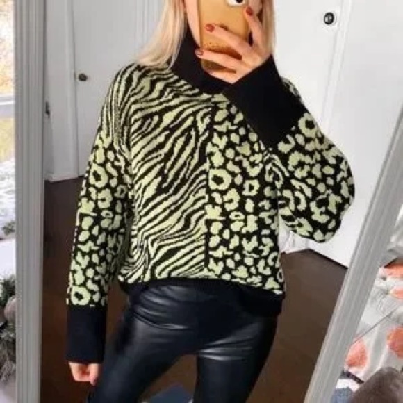 Zara Sweaters - Zara Sweater M